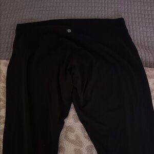 Lululemon aligns size 18